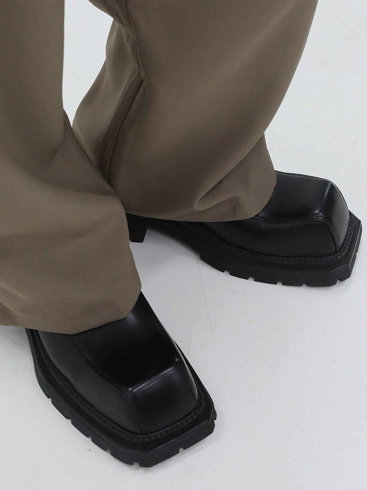 Big Head Square Head Leather Shoes